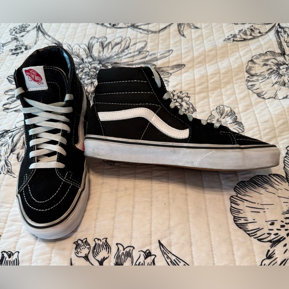 Vans Sk8-Hi Skate Shoes Black Suede Lace Up Sneakers 
Women SZ 8.5 / Men SZ 7